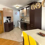 Asinela с гараж Apartmán